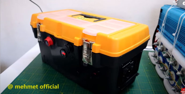 12.8V 120AMP portable power station