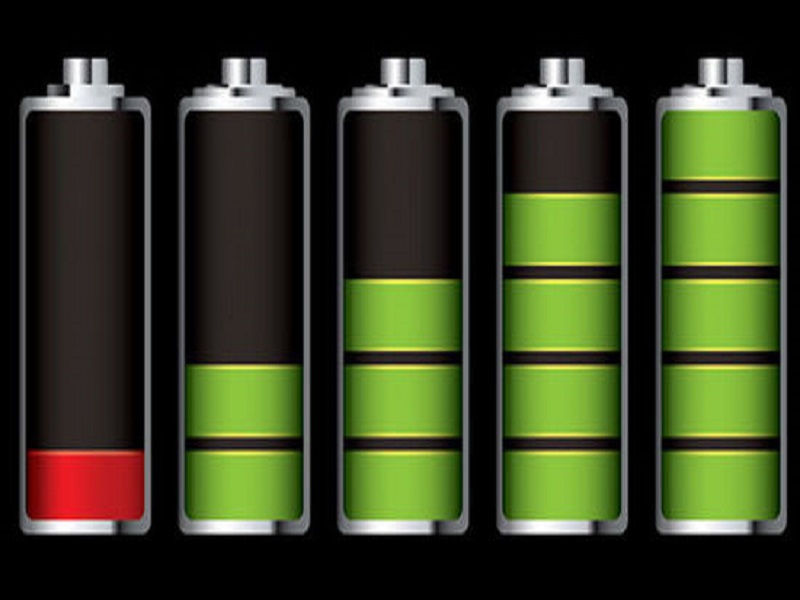 How do I know if my solar battery is fully charged?