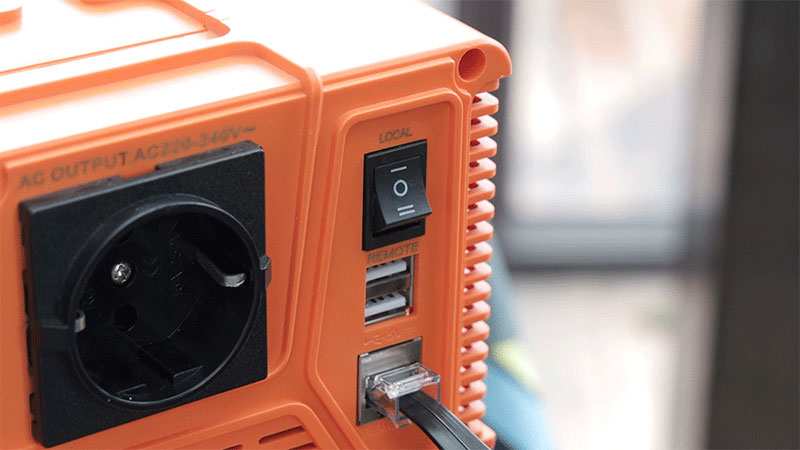 How much power does the inverter consume with no load?