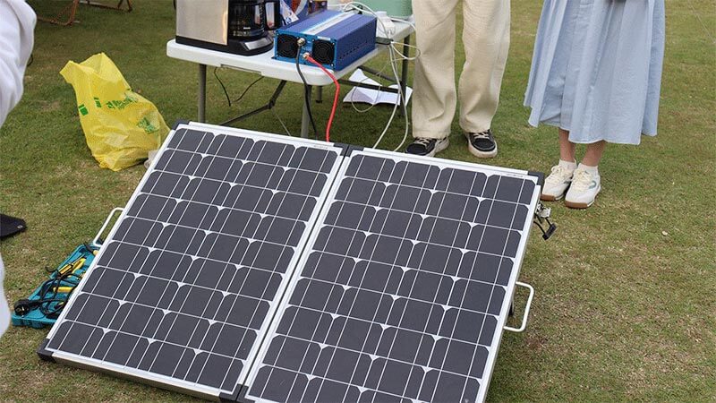 How to connect solar panels to inverter?